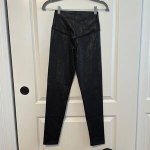 Aerie Offline Women’s Black Metallic Crossover Leggings